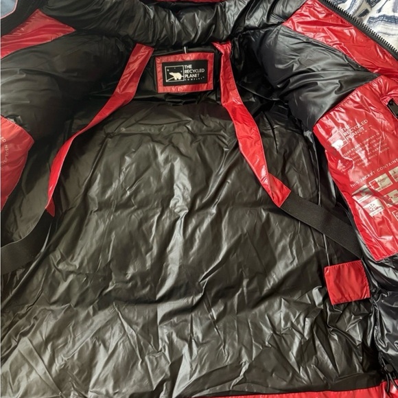 Red Puffer Jacket with Goggles. the recycled planet M - Picture 3 of 6